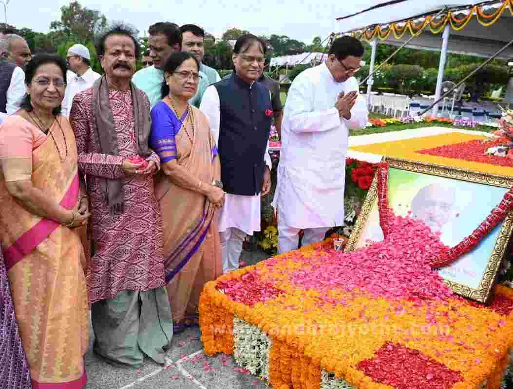 పీవీ చిరస్మరణీయుడు 
