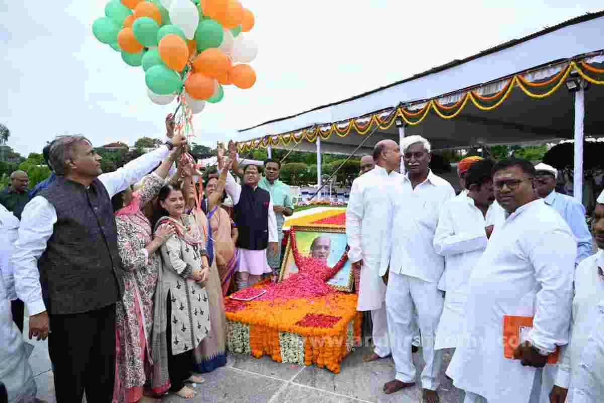 పీవీ చిరస్మరణీయుడు 