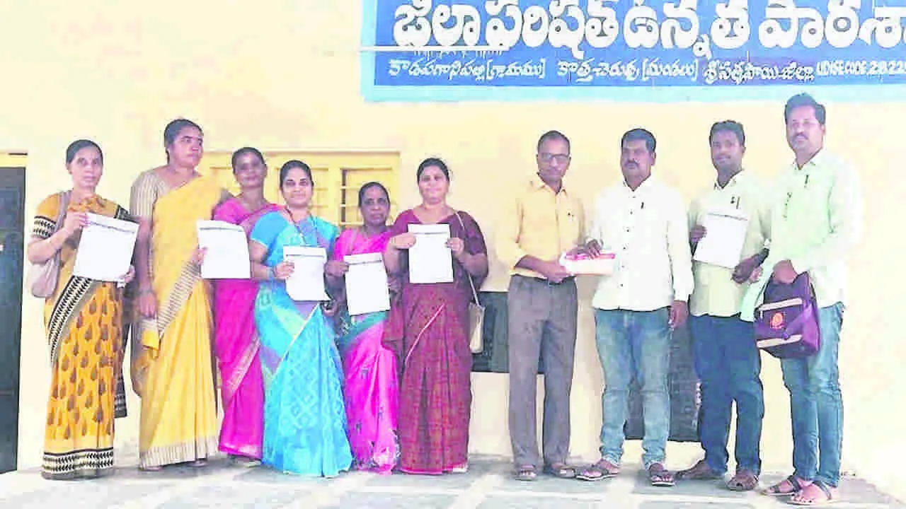 TEACHERS PROBLEM : 117 జీఓను రద్దుచేయాలి: ఎస్టీయూ