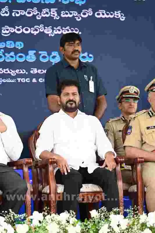 బాధితులతోనే ఫ్రెండ్లీ 