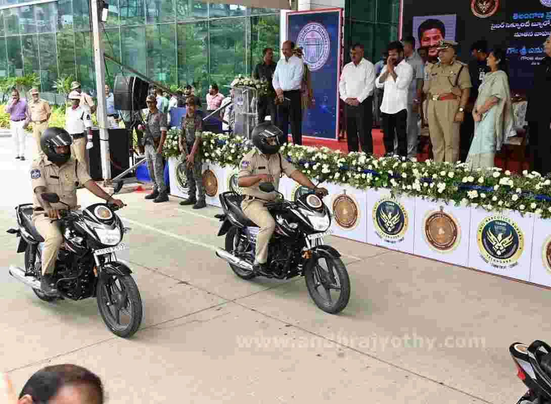 బాధితులతోనే ఫ్రెండ్లీ 