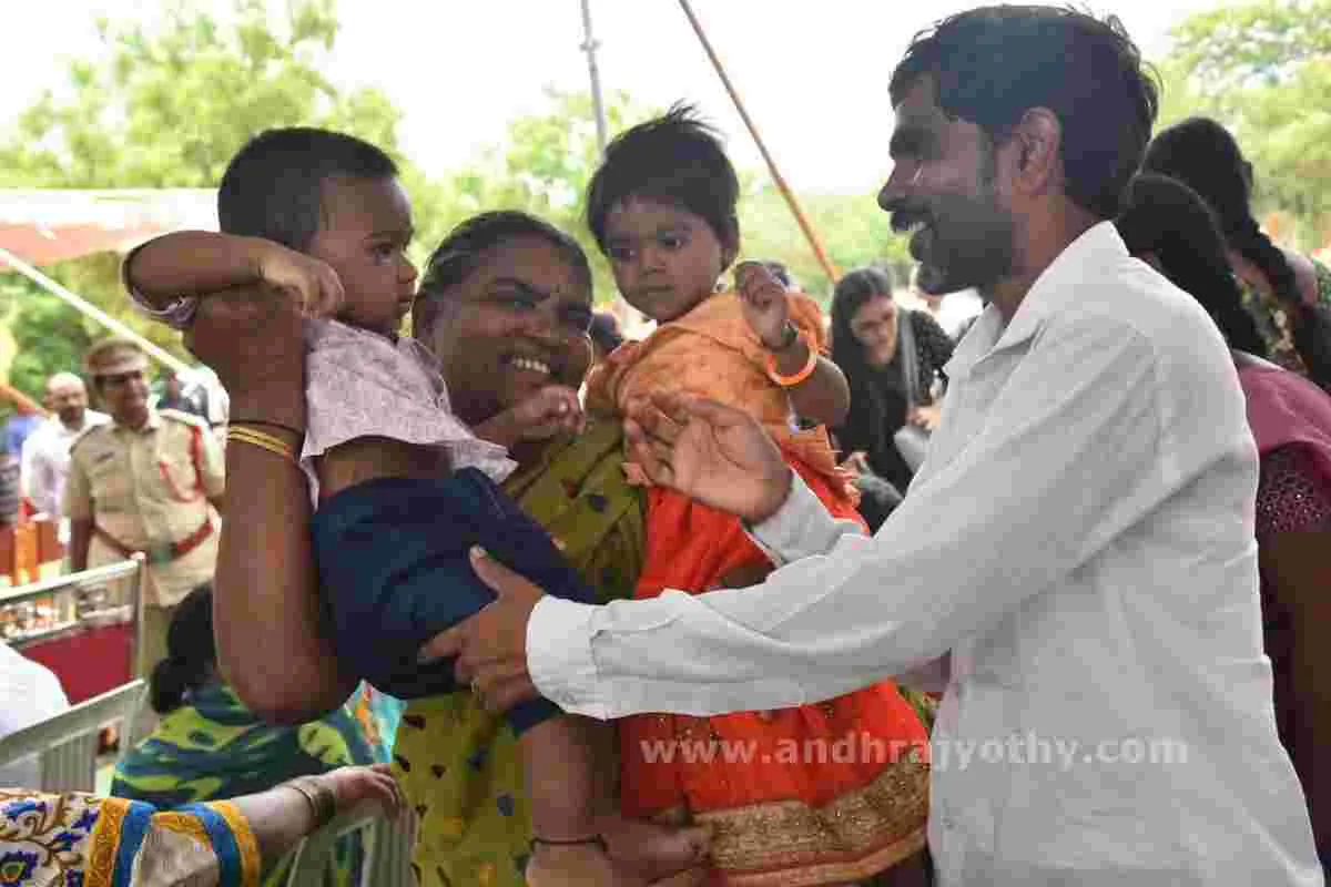 చర్లపల్లి జైలులో కోలాహలం