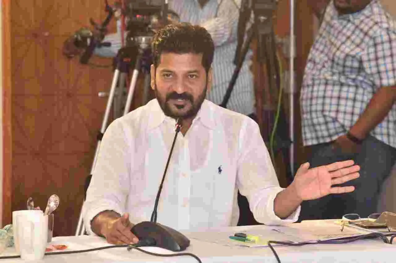 CM Revanth: వరంగల్‌ను మరో హైదరాబాద్ చేస్తా.. రేవంత్ కీలక వ్యాఖ్యలు 