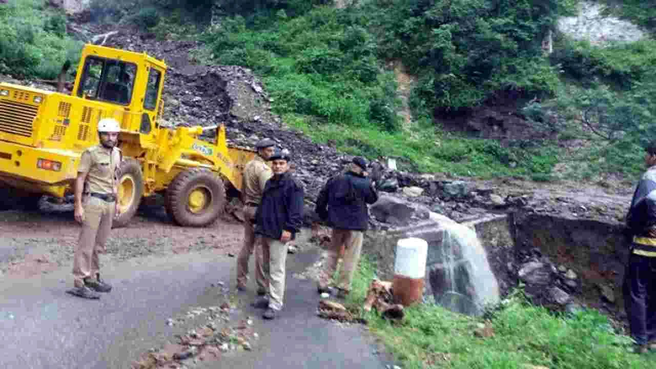 Uttarakhand :కొండచరియలు విరిగిపడి.. ఇద్దరు హైదరాబాదీల మృతి