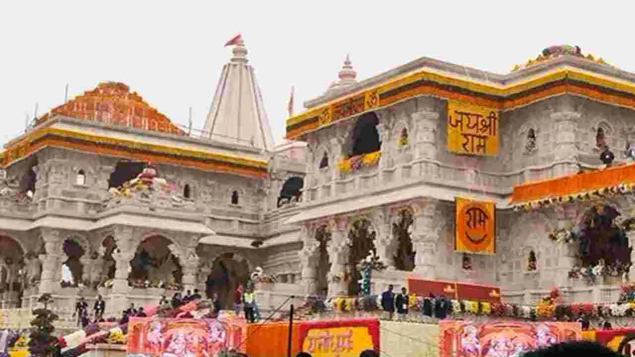 Ayodhya Temple: రామ్‌లల్లా పైకప్పు నుంచి వాటర్ లీకేజీలో నిజం లేదు.. అయోధ్య టెంపుల్ ట్రస్ట్ వివరణ