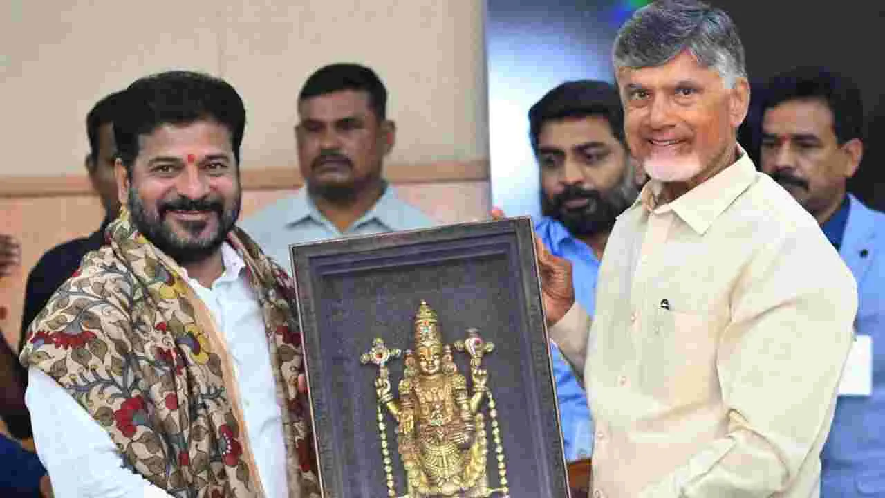 తెలుగు రాష్ట్రాల ముఖ్యమంత్రుల భేటీ