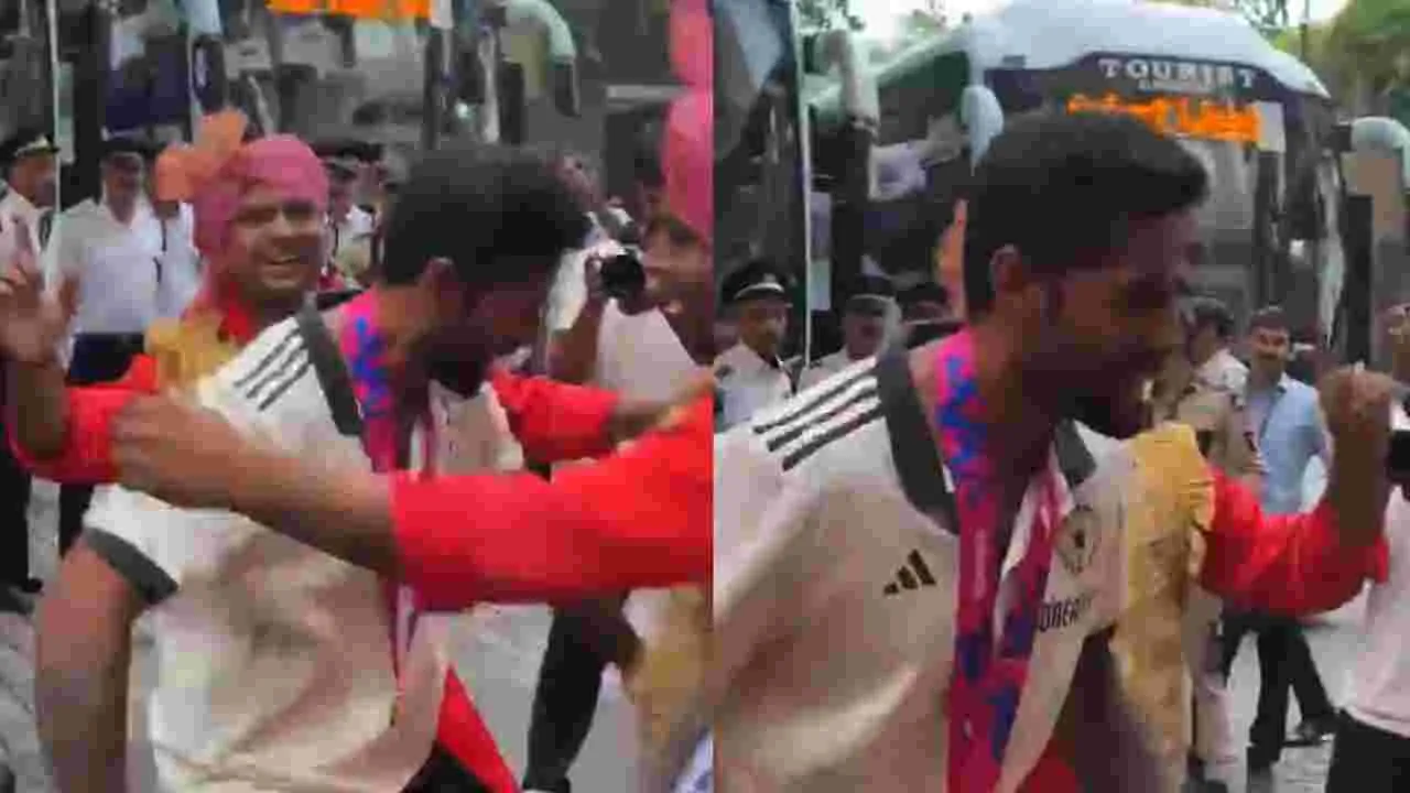 Viral Video: టీమ్ ఇండియాకు డప్పు చప్పుళ్లతో ఘనస్వాగతం.. స్టెప్పులేసిన ఆటగాళ్లు