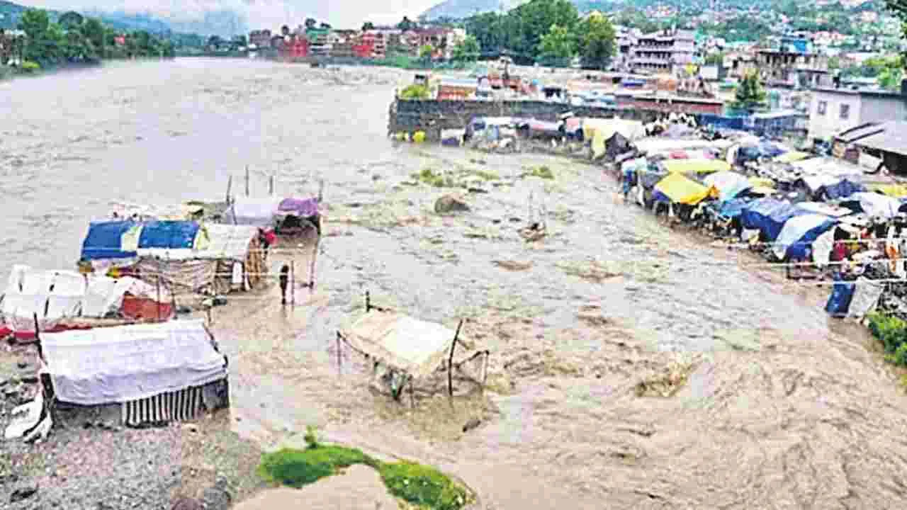 వర్షాలతో వణుకుతున్న ఉత్తరాఖండ్‌