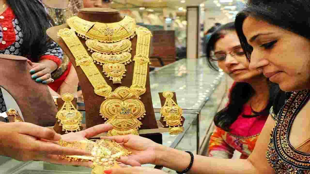 Gold and Silver Rates Today: బంగారం, వెండి ప్రియులకు గుడ్‌ న్యూస్.. తగ్గిన ధరలు