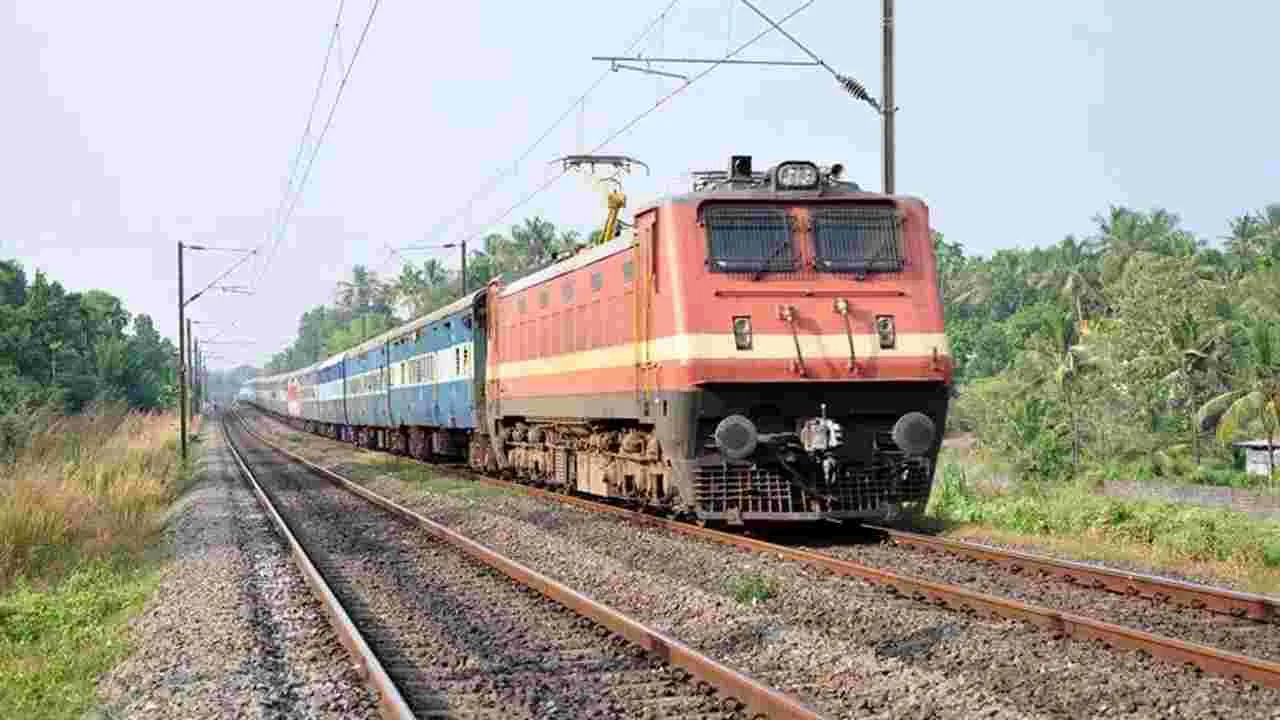 Trains: ప్రత్యేక వారాంతపు రైళ్ల సేవల పొడిగింపు 