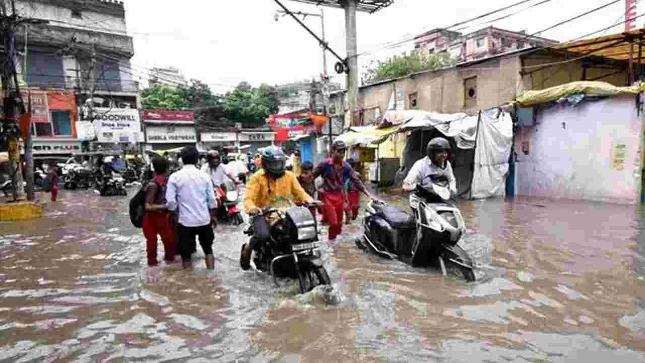 Heavy Rain: హైదరాబాద్‌లో భారీ వర్షం