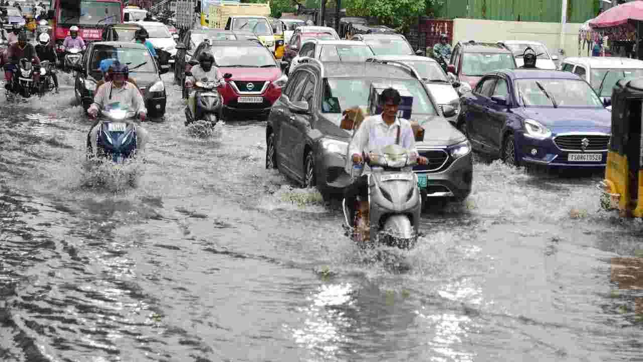 Rain Alert: హైదరాబాద్‌లో పలు చోట్ల వర్షం.. స్తంభించిన ట్రాఫిక్‌