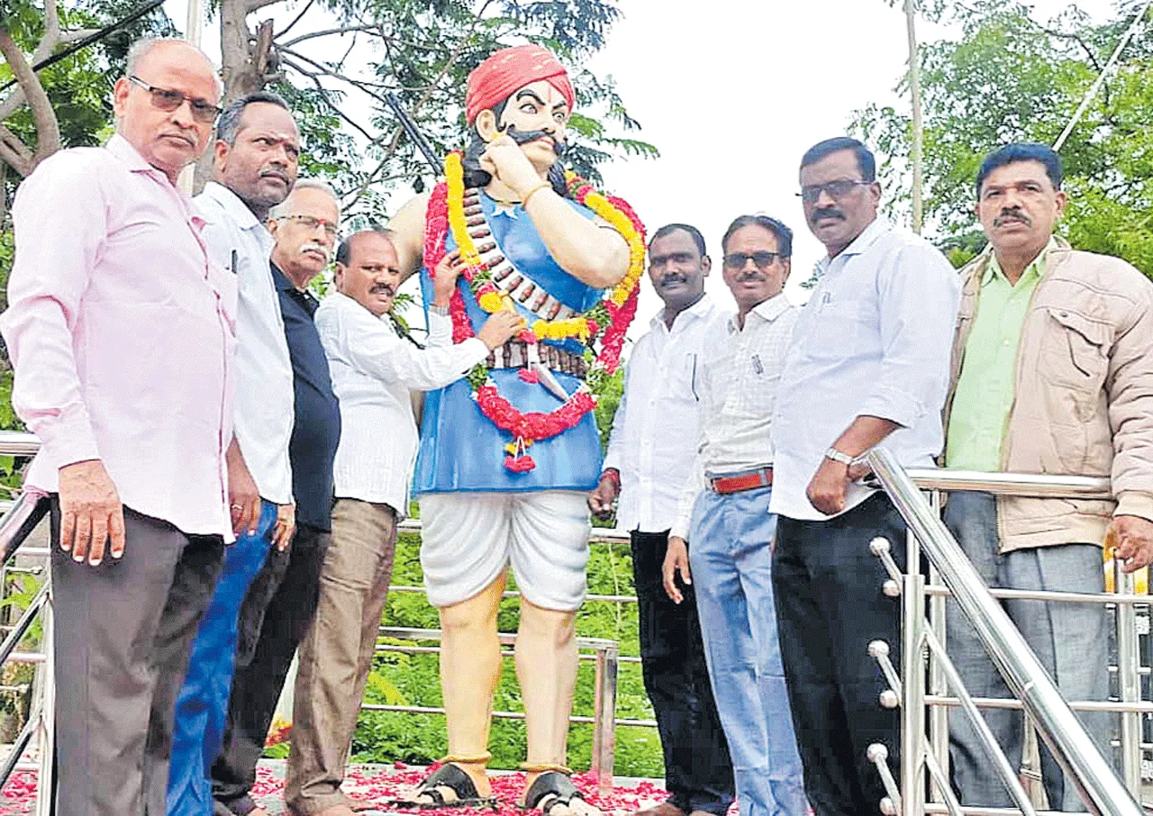 పండుగ సాయన్నకు ఘన నివాళి