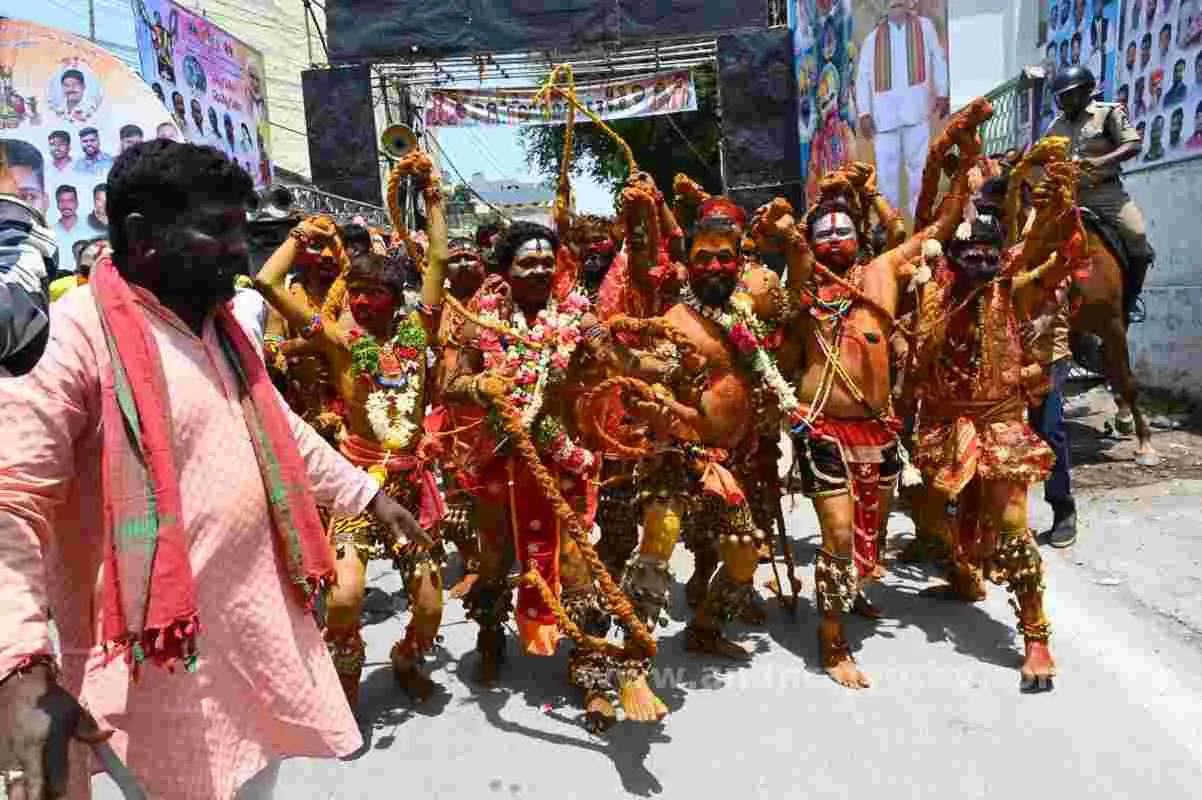 అమ్మకు ప్రణమిల్లి.. 