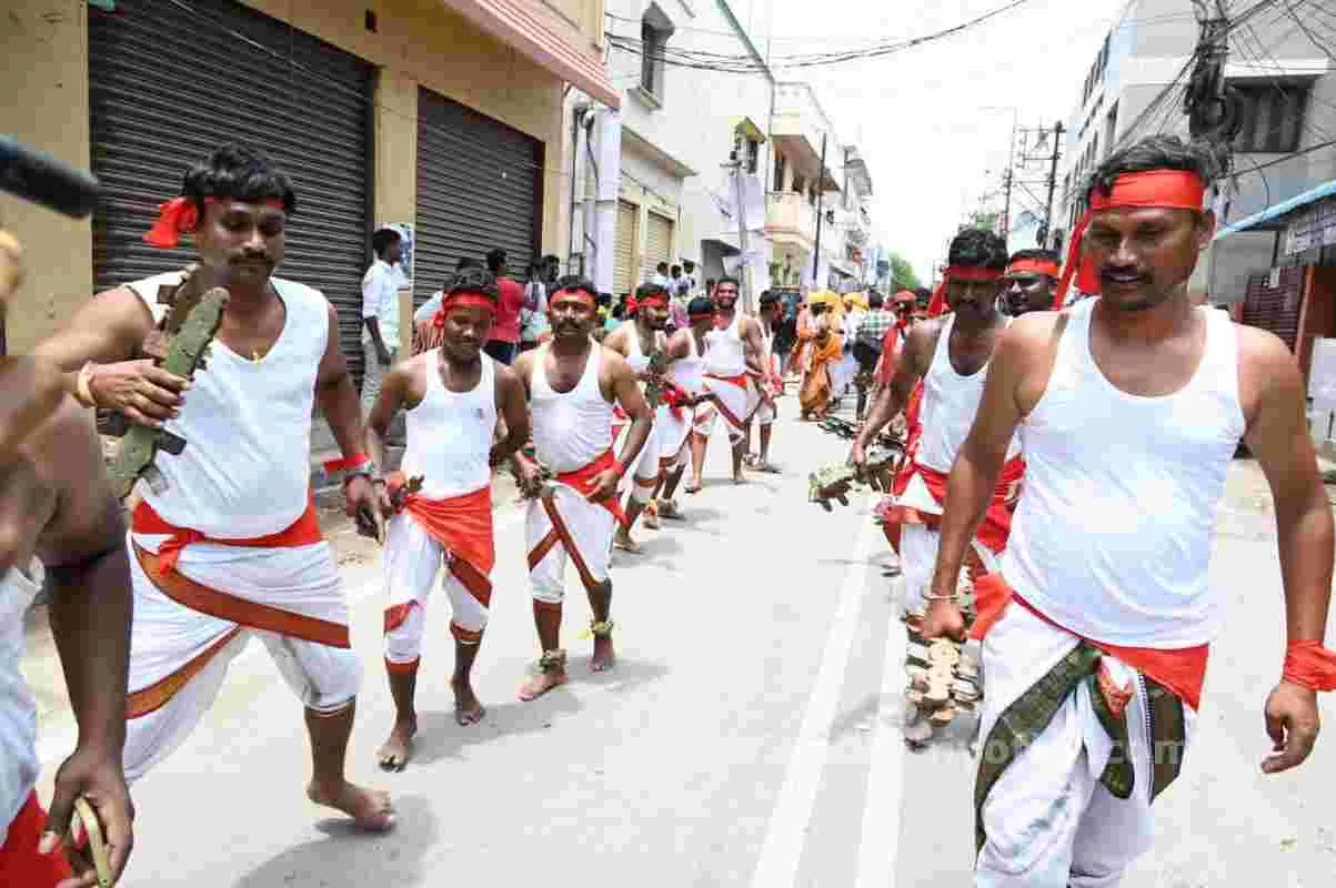 అమ్మకు ప్రణమిల్లి.. 