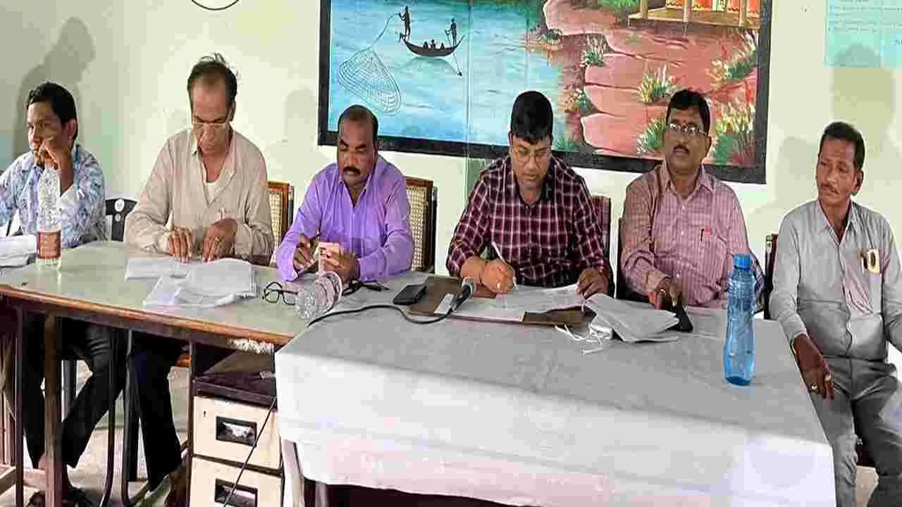  Kumaram Bheem Asifabad:   24 మందికి షోకాజు నోటీసులు