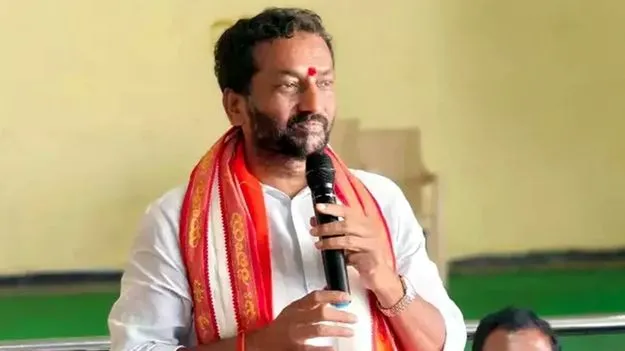 రోడ్ల విస్తరణకు ఇరిగేషన్ అధికారులు ఎందుకు అడ్డం పడుతున్నారు: ఎంపీ రఘునందన్ రావు