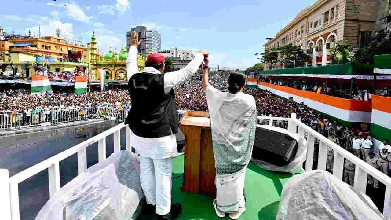 AkhileshYadav: కేంద్రంలో కుప్పకూలనున్న బీజేపీ ప్రభుత్వం.. అఖిలేష్ నోట మళ్లీ అదేమాట