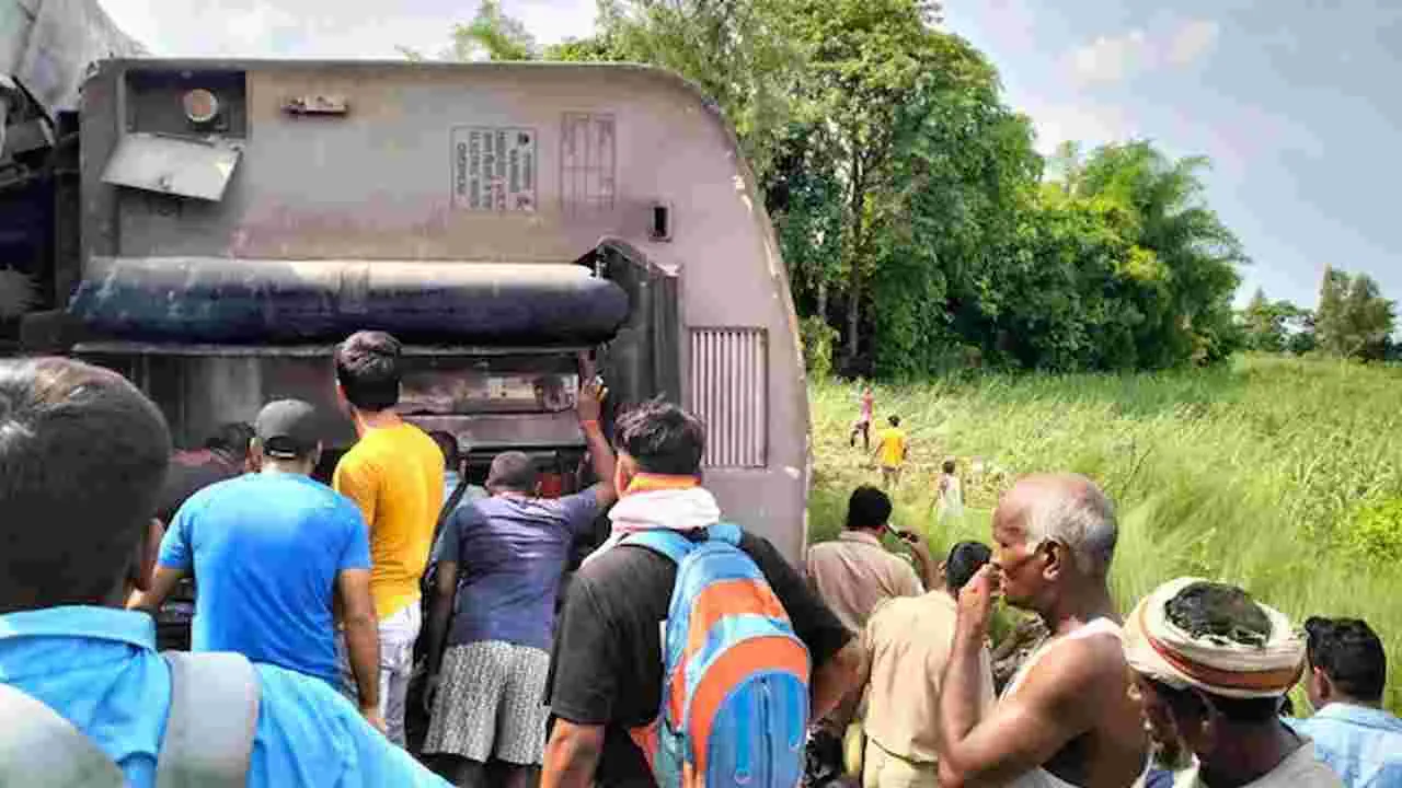 Dibrugarh Express accident: రైలు ప్రమాదానికి ముందు భారీ పేలుడు..!