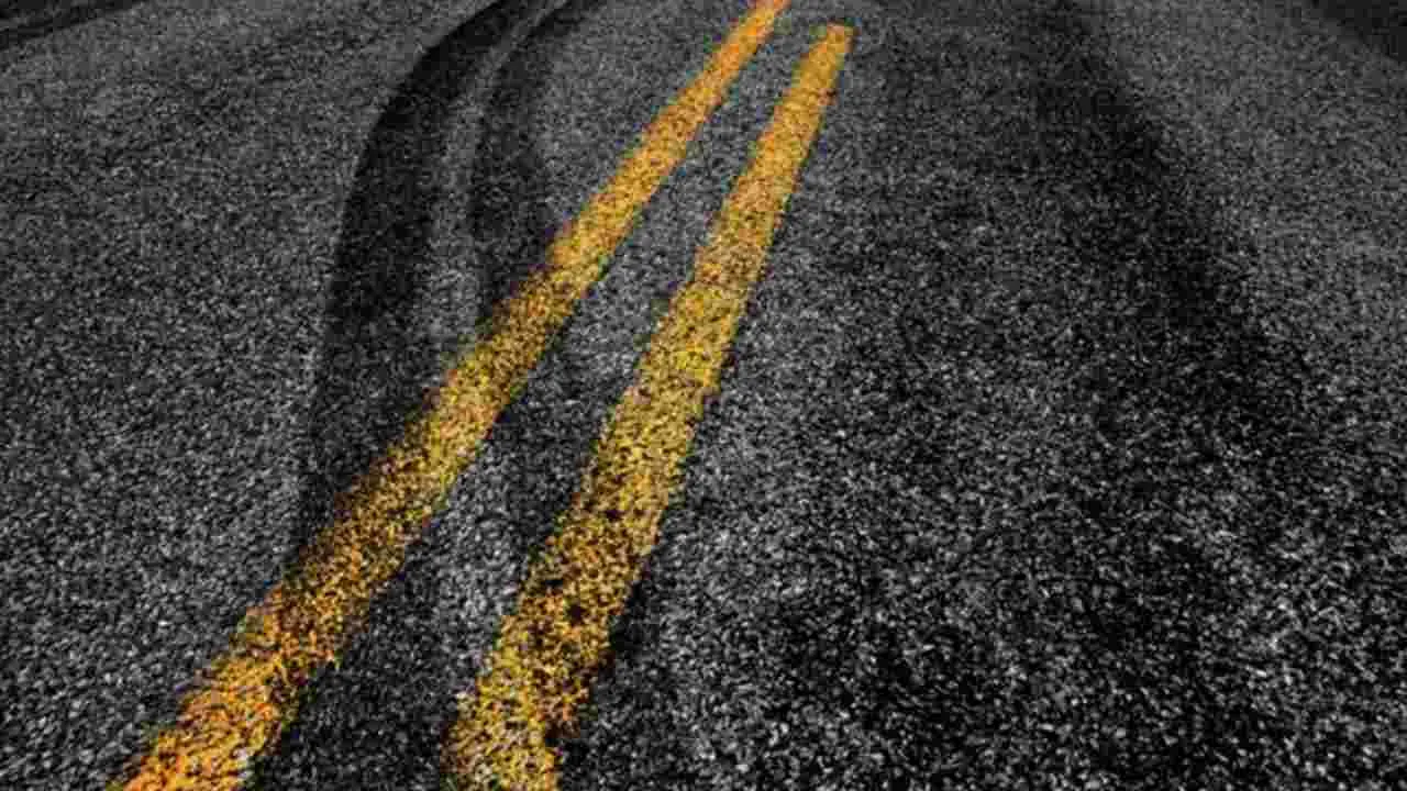 Road Accident: ఏలూరులో ఘోర రోడ్డు ప్రమాదం.. నలుగురు మృతి