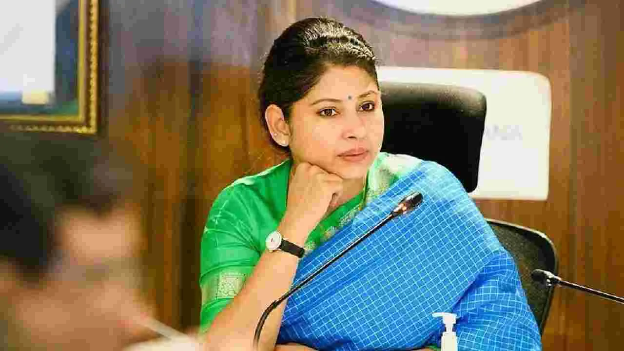 Smita Sabharwal: చిక్కుల్లో ఐఏఎస్ స్మితా సబర్వాల్.. ఆడేసుకుంటున్న నెటిజన్లు