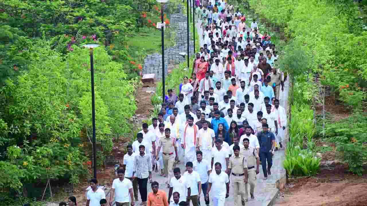 Yadadri.. యాదాద్రి సామూహిక గిరి ప్రదర్శన