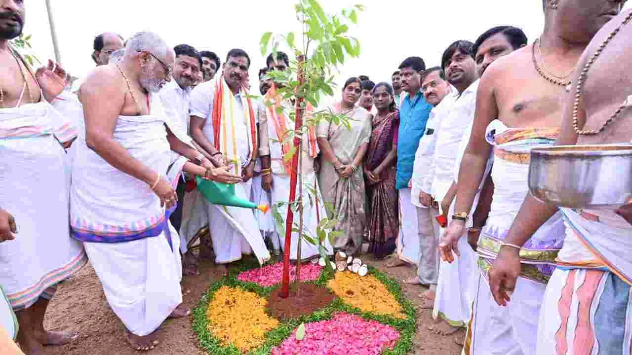 Yadadri.. యాదాద్రి సామూహిక గిరి ప్రదర్శన