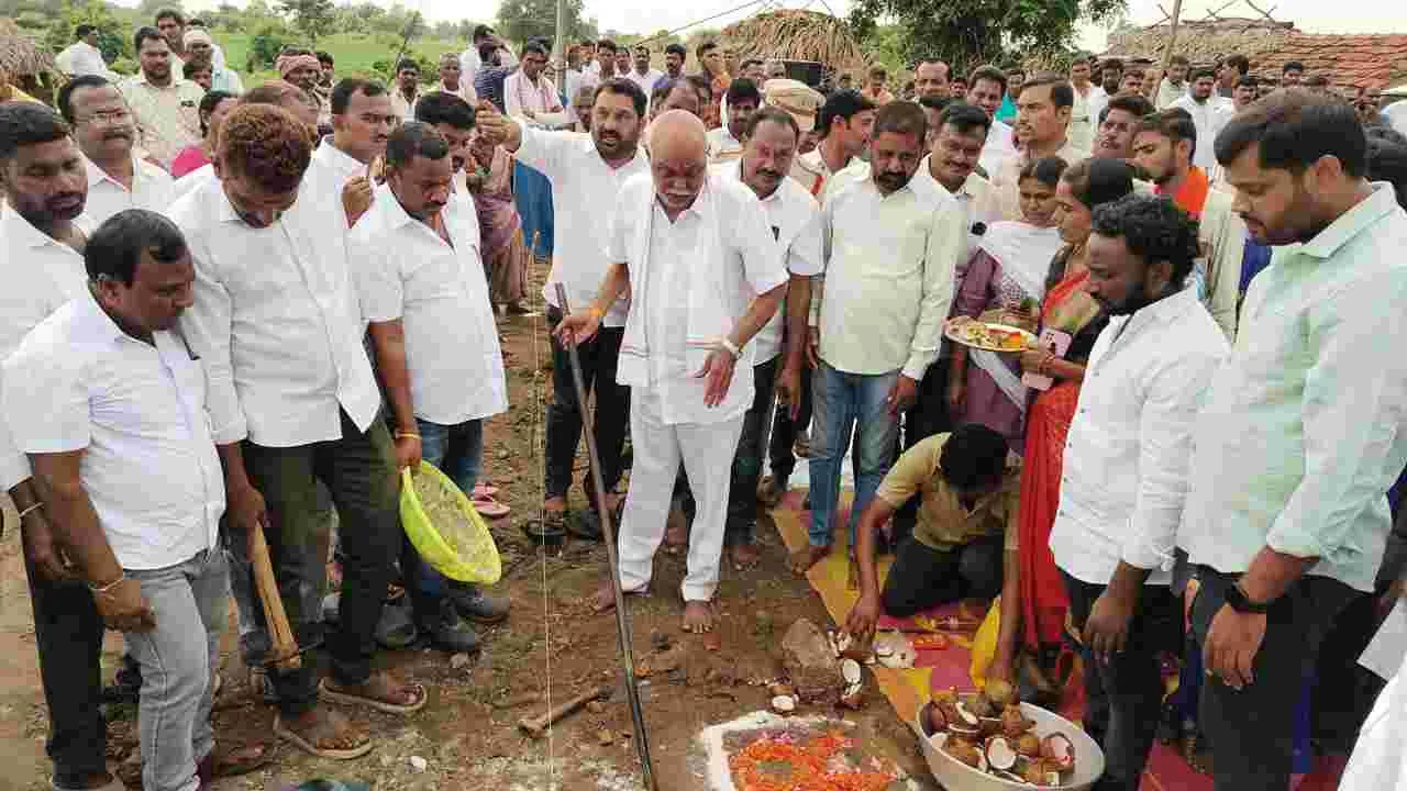 గిరిజనులకు అండగా కాంగ్రెస్‌ ప్రభుత్వం