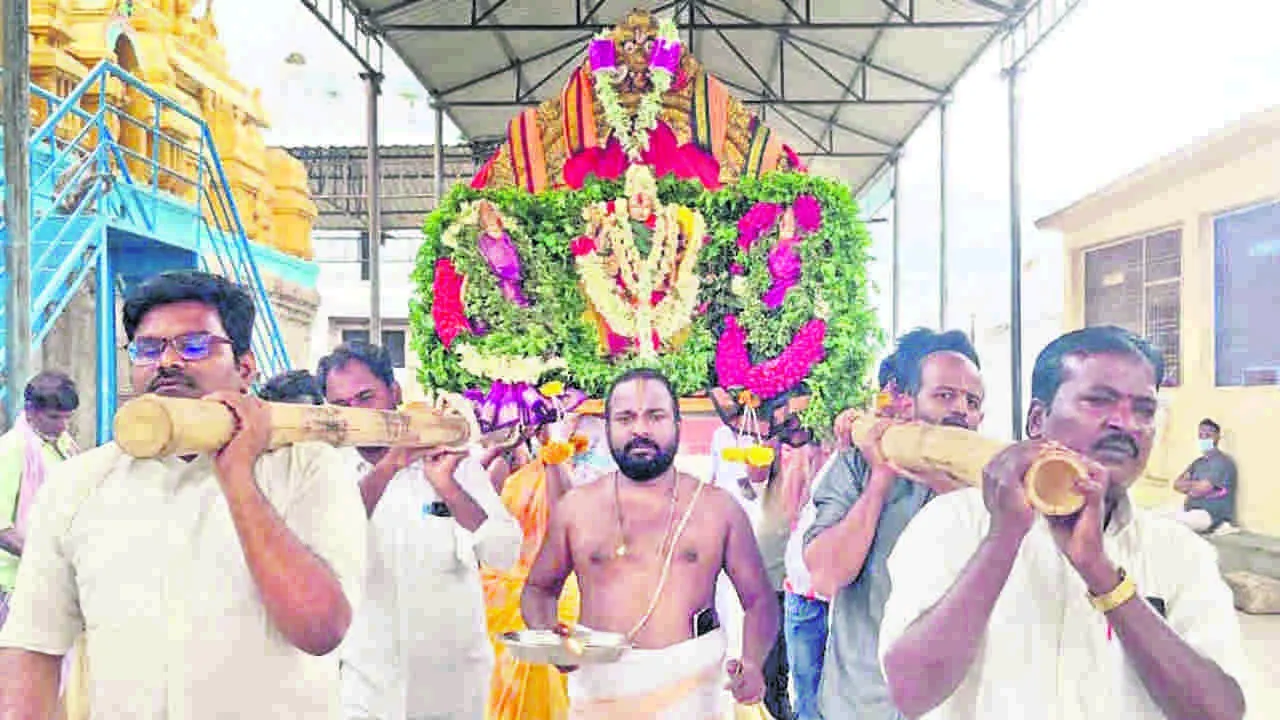 NARASIMHA SWAMY : వైభవంగా పెన్నోబులేశుడి పల్లకి సేవ