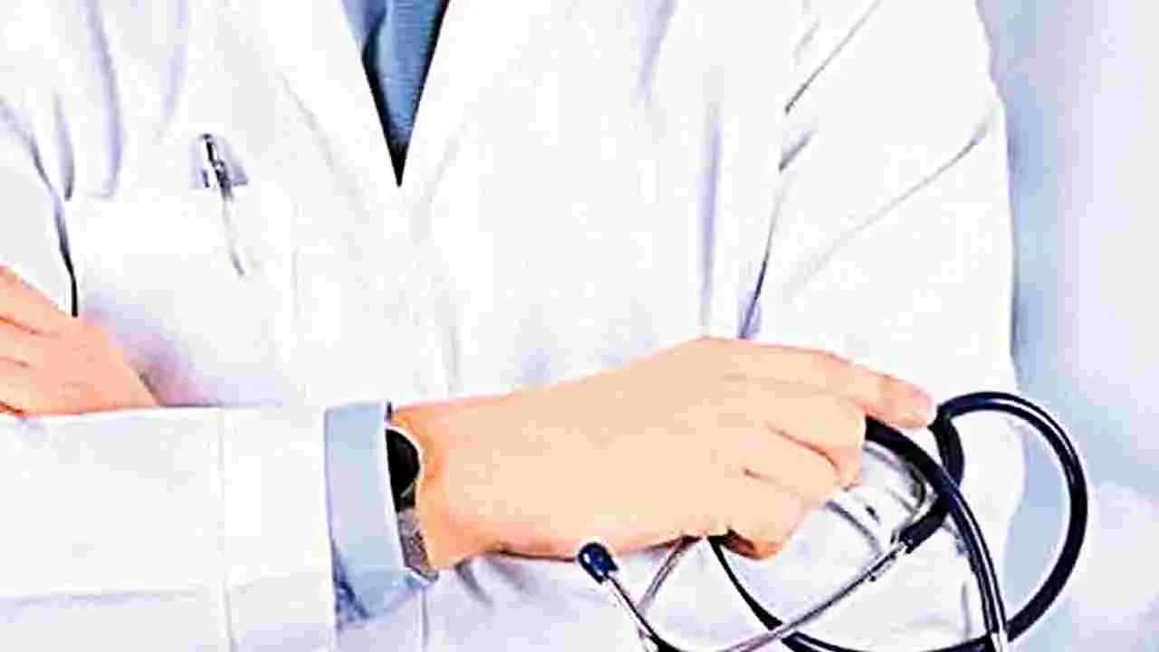 Health Department: వైద్యశాఖలో యూనియన్‌ నేతలకూ బదిలీ!