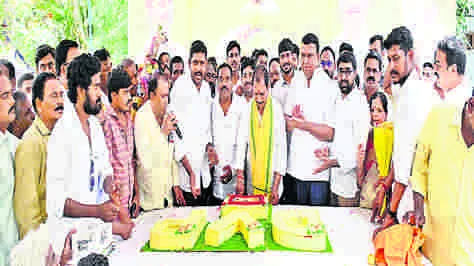 MLA'S BIRTHADAY: ప్రజల సేవకే నా జీవితం అంకితం