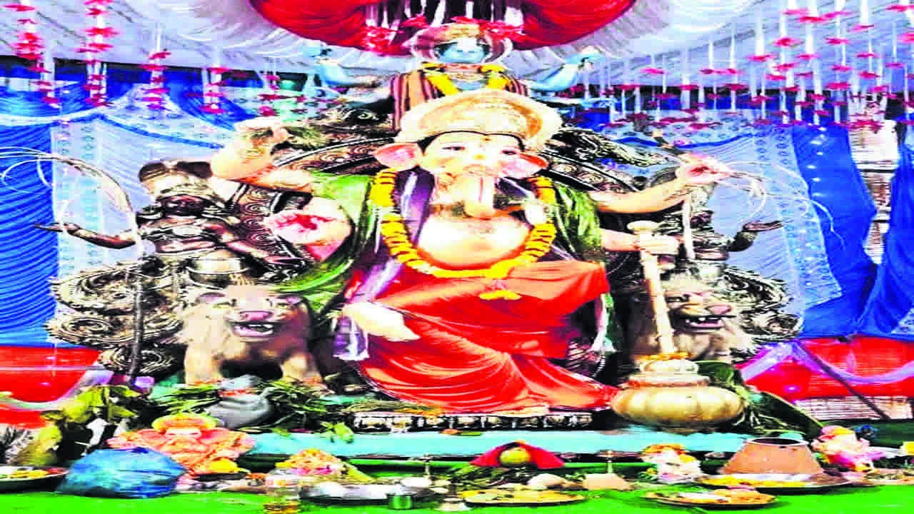 VINAYAKA FESTIVAL : నాలుగోరోజు కొనసాగిన పూజలు