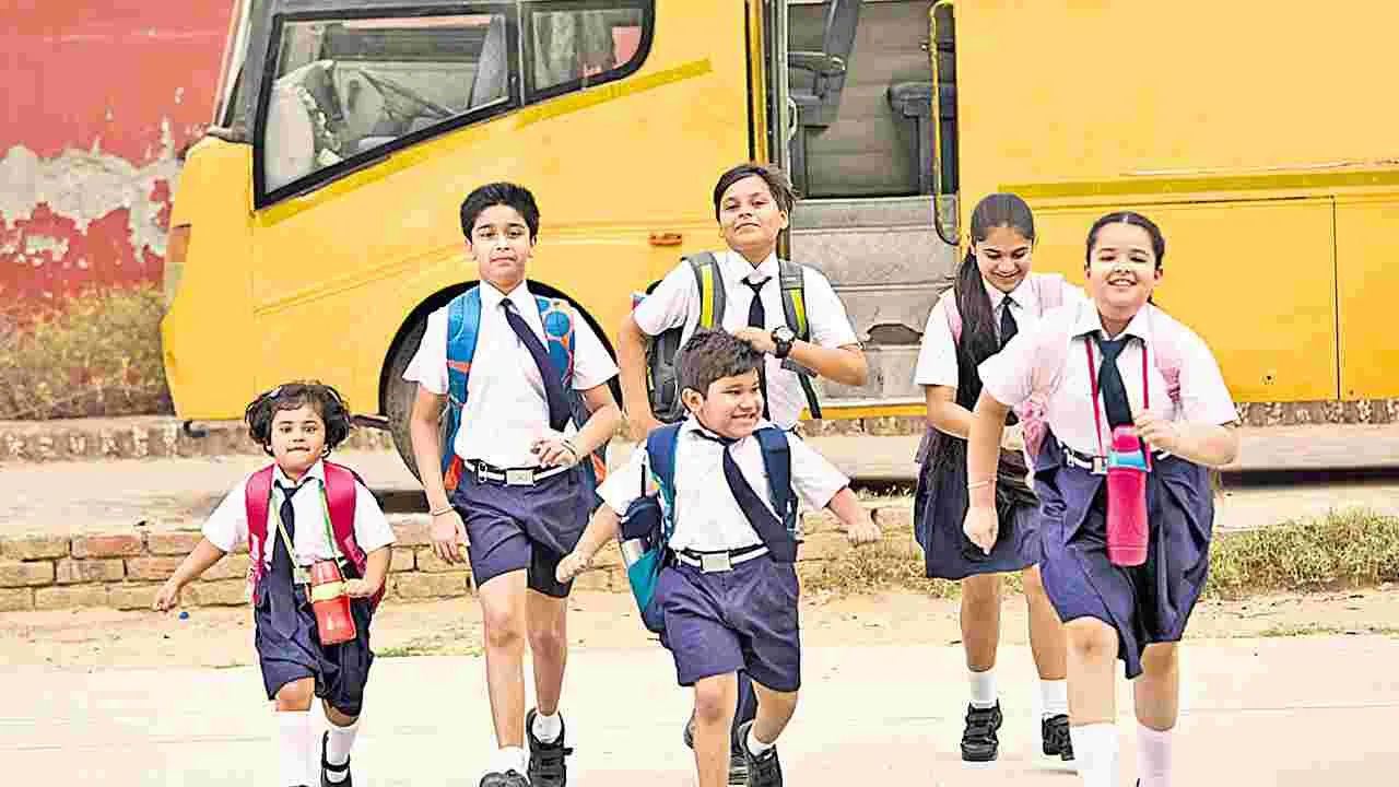 Schools: ప్రైవేటు స్కూళ్లకే మొగ్గు!