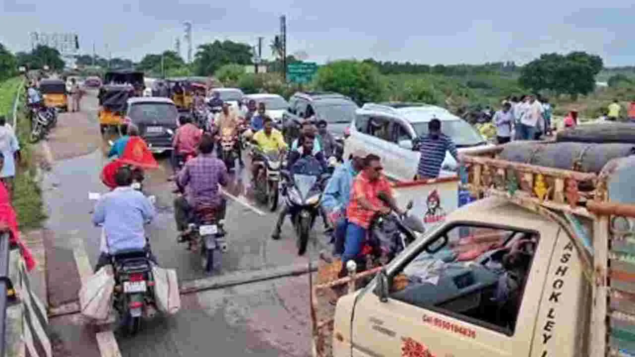 Traffic Update: హైదరాబాద్‌-విజయవాడ రాకపోకలు షురూ