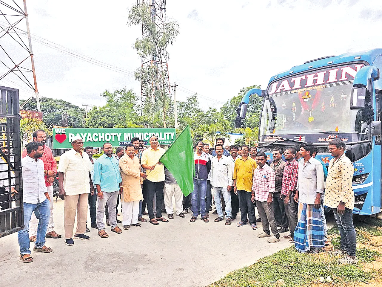 విజయవాడకు రాయచోటి మున్సిపల్‌ సిబ్బంది