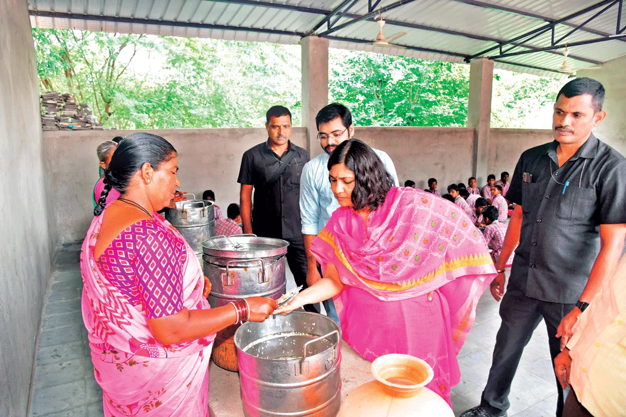 విద్యార్థులకు నాణ్యమైన భోజనం అందించాలి