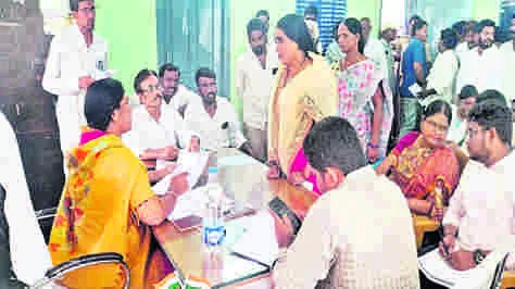 MLA SUNITHA: భూములను ఆక్రమించారు