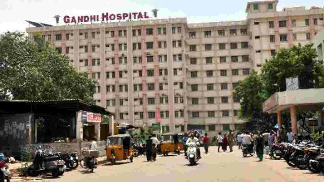 Gandhi Hospital: వైద్య విద్యార్థినిపై రోగి దాడి..