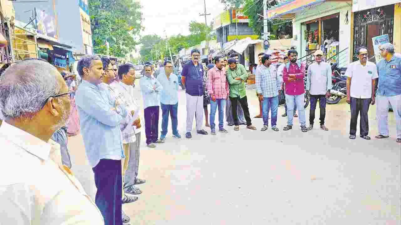 Teachers : వీళ్లకు బుద్ధి చెప్పేదెవరు?