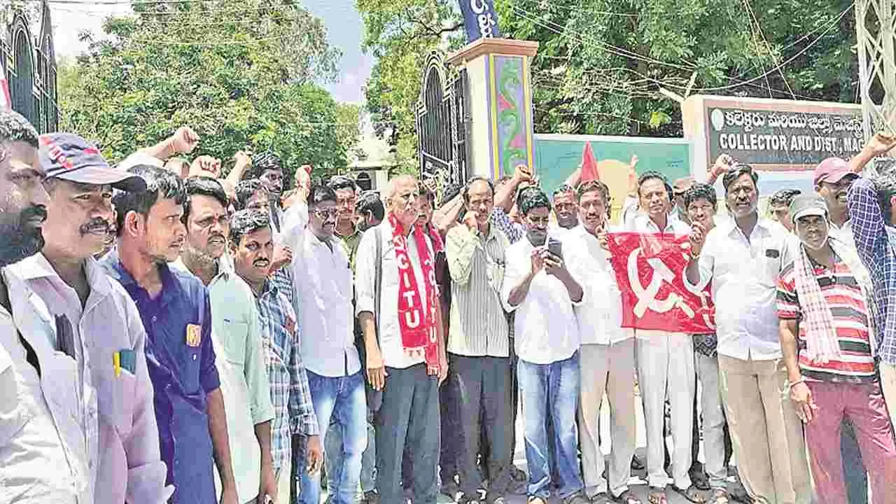 WATER WORKERS: సమస్యలు పరిష్కరించే వరకు సమ్మె కొనసాగిస్తాం