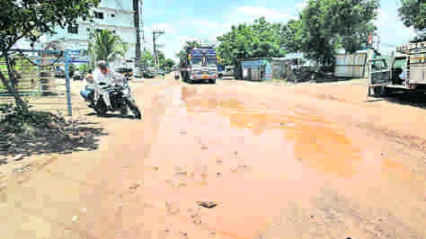 KAKKALAPALLI ROAD: వామ్మో.. కక్కలపల్లి రోడ్డా..!