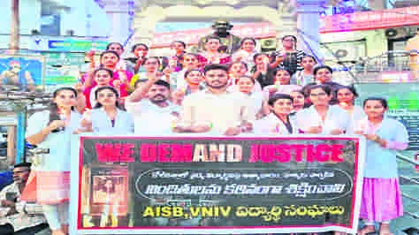 AGITATION: బహిరంగంగా ఉరి తీయాలి