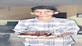 ఆటోను ఢీకొట్టిన లారీ