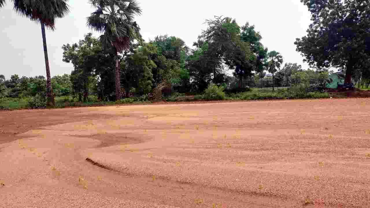 Suryapet Floods: పంట పోయింది.. ఇసుక మేట మిగిలింది