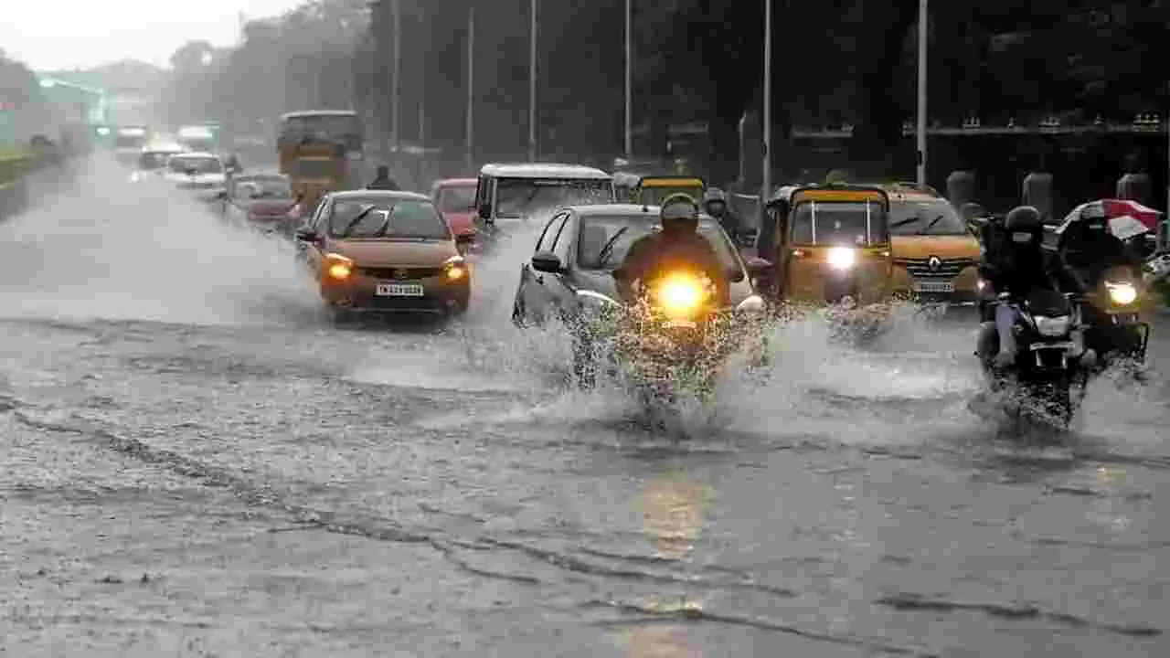 Weather Conditions: ఉక్కపోతలో వాన పలకరింత