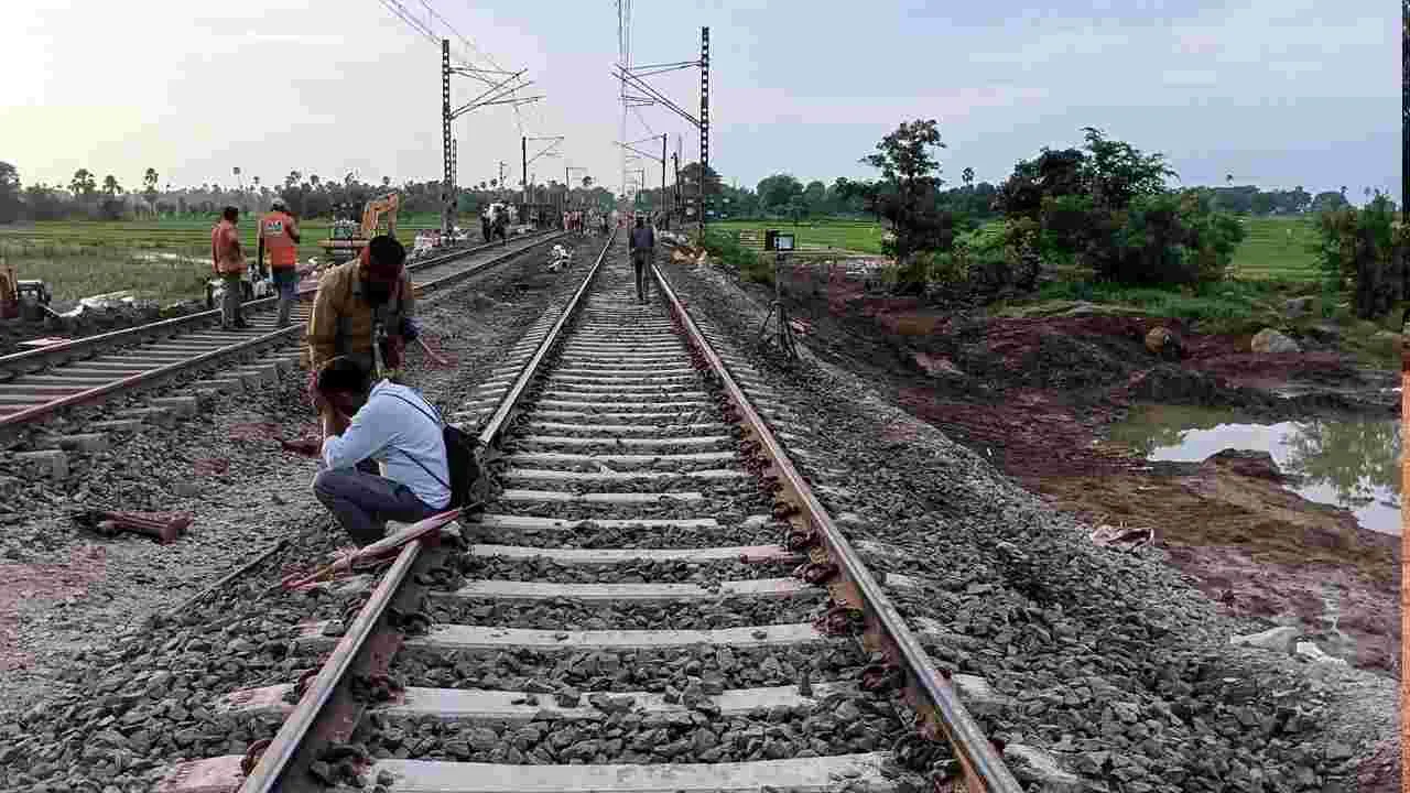 Railway Repairs: ఇంటికన్నె వద్ద రెండో ట్రాక్‌ సిద్ధం