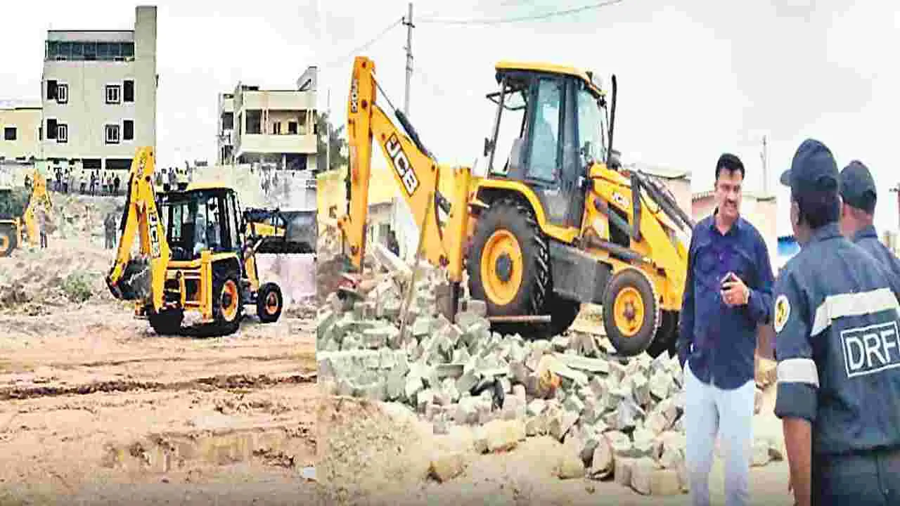 Hyderabad: బంరుకున్‌దౌల చెరువులోని కట్టడాల కూల్చివేత