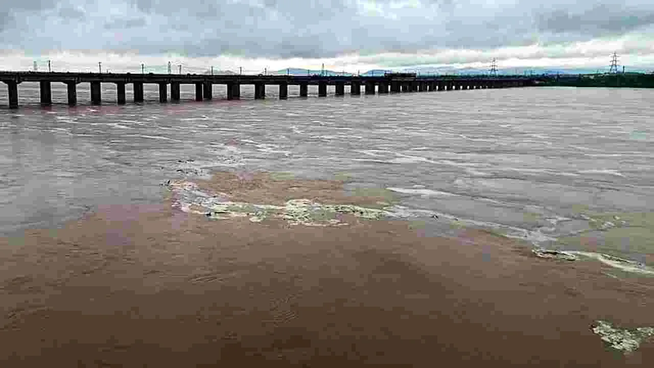 Godavari Water Level: భద్రాద్రి వద్ద ఉధృతంగా గోదావరి