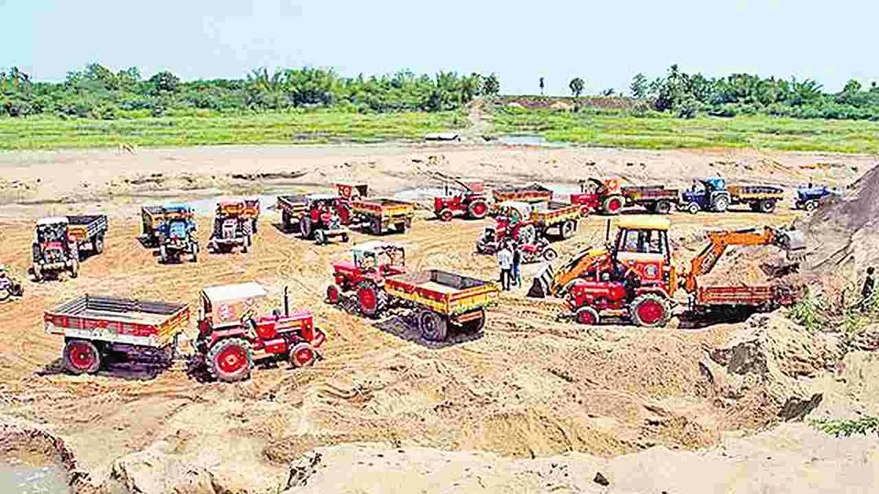 Sand Smuggling: పీడీ యాక్ట్‌ పెడతామన్నా.. అదే బరితెగింపు!