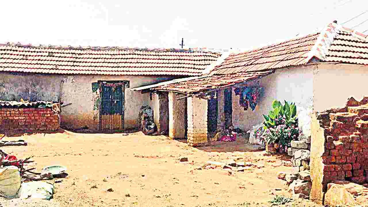 Land Rights Act: ఇళ్ల స్థలాలకూ  పాస్‌ పుస్తకాలు